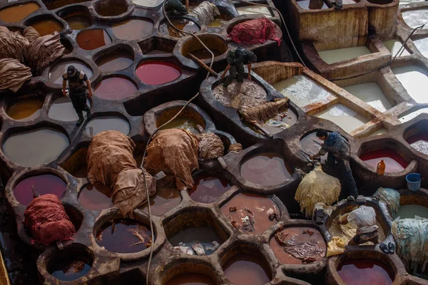 Oude leerlooierij in Fez, Marokko — Stockfoto