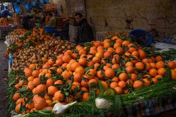Παραδοσιακή μαροκινή αγορά (σουκ) στο Fez, Μαρόκο — Φωτογραφία Αρχείου
