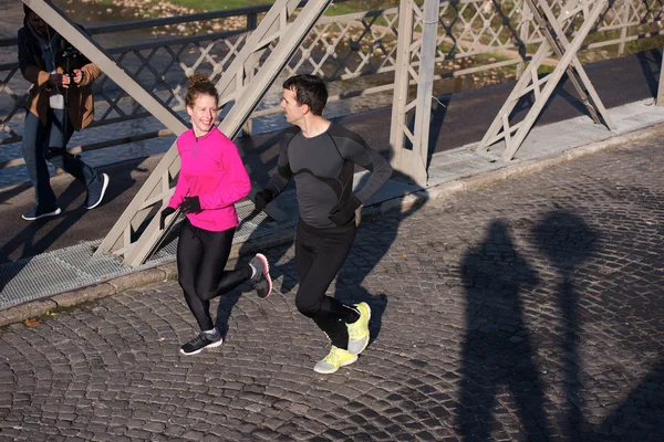 Junges Paar beim Joggen — Stockfoto