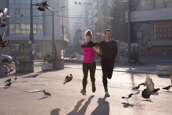 Jovem casal jogging — Fotografia de Stock