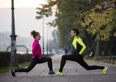 Çift jogging önce ısınma