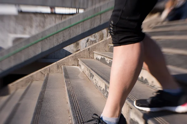 Sportieve vrouw uitgevoerd — Stockfoto