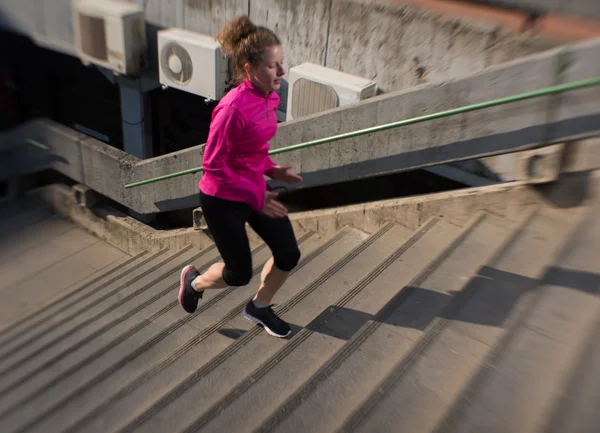 Σπορ γυναίκα που τρέχει — Φωτογραφία Αρχείου