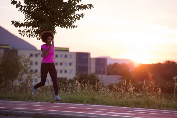 African American woman jogging outdoors — Stock Photo, Image