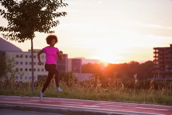 African American woman jogging outdoors — Stock Photo, Image