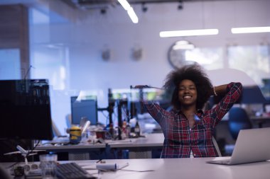 başarılı Afrikalı-Amerikalı kadın 