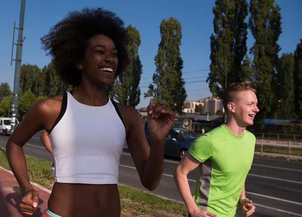 Grupo multiétnico de pessoas em jogging — Fotografia de Stock