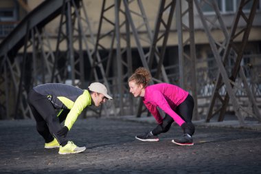 Çift jogging önce ısınma