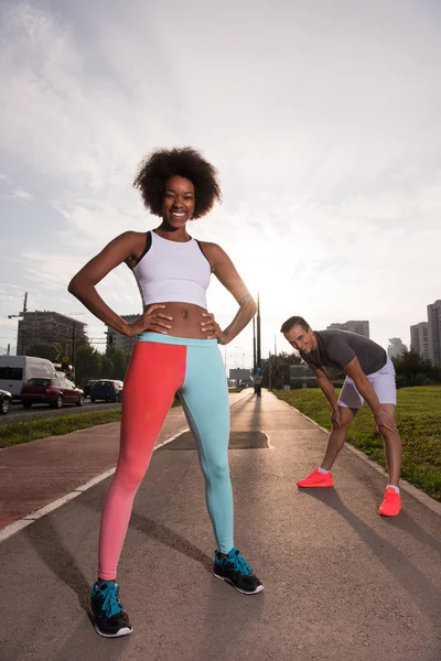 Groupe multiethnique de personnes sur le jogging — Photo