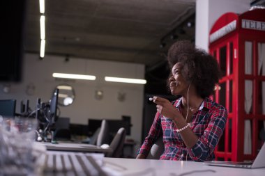 başarılı Afrikalı-Amerikalı kadın 