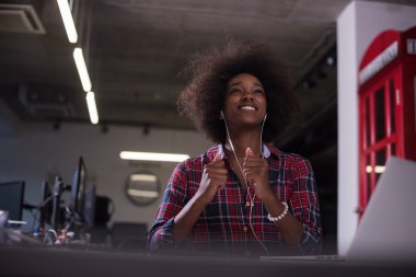 başarılı Afrikalı-Amerikalı kadın 