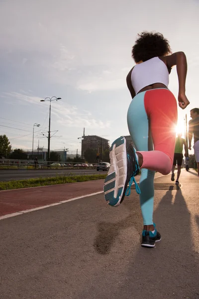 Gruppo multietnico di persone sul jogging — Foto Stock