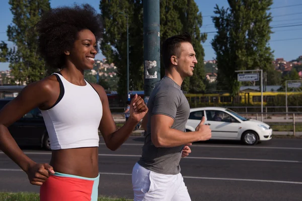 Multiethnische Gruppe von Menschen beim Joggen — Stockfoto