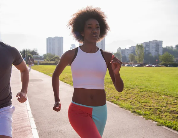 Groupe multiethnique de personnes sur le jogging — Photo