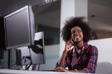 başarılı Afrikalı-Amerikalı kadın 