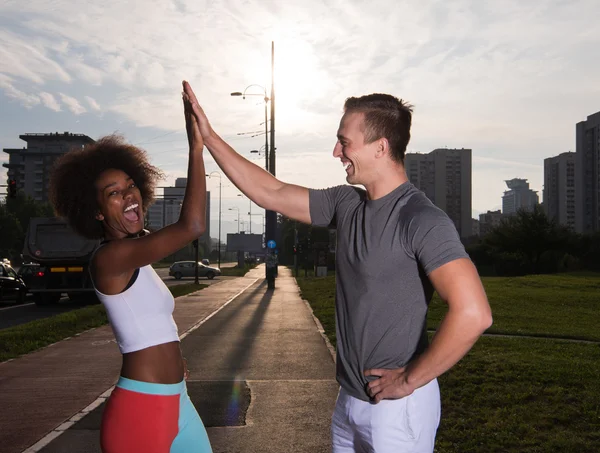 Multietnisk grupp människor på den jogging — Stockfoto