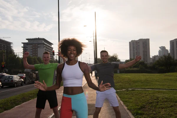 Groupe multiethnique de personnes sur le jogging — Photo