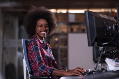 Modern başarılı Afrikalı-Amerikalı kadın 