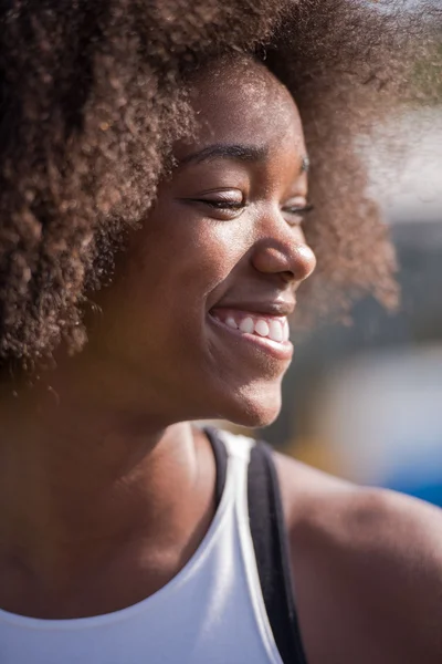 Bella giovane donna afroamericana — Foto Stock