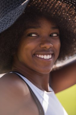  Genç Afrikalı Amerikalı kadın 