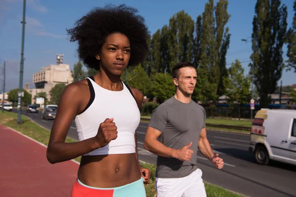 Multi-etnische groep mensen op het joggen — Stockfoto