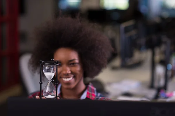 Bem-sucedida mulher afro-americana — Fotografia de Stock