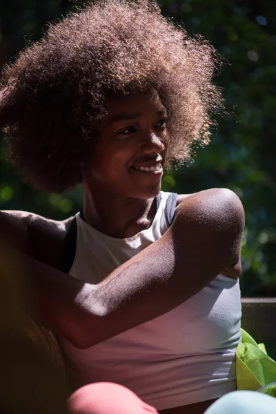 Hermosa joven afroamericana mujer —  Fotos de Stock