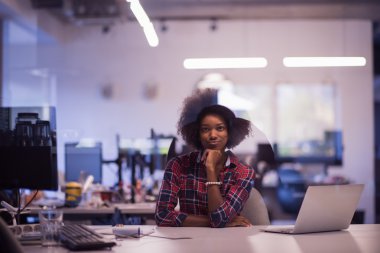 başarılı Afrikalı-Amerikalı kadın 