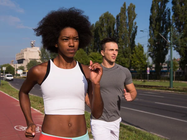 Multietnisk grupp människor på den jogging — Stockfoto