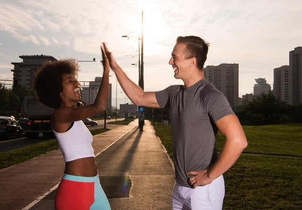 Grupo multiétnico de pessoas em jogging — Fotografia de Stock