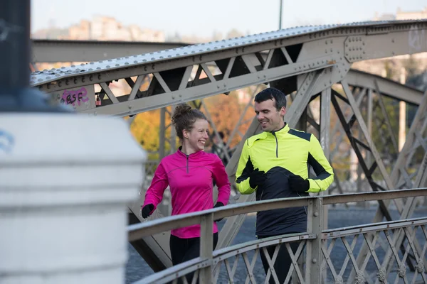 Mladý pár, jogging — Stock fotografie