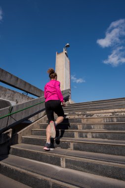 genç bir çift koşu