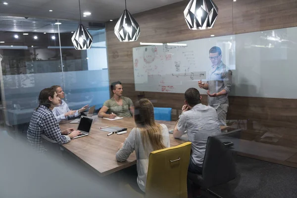 Equipe de negócios de inicialização na reunião — Fotografia de Stock