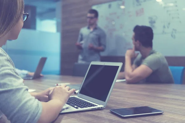 Startup equipo de negocios en la reunión —  Fotos de Stock