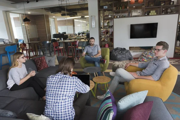 Reunião de equipe e brainstorming — Fotografia de Stock