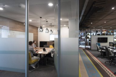 Girişim ekibi toplantıda