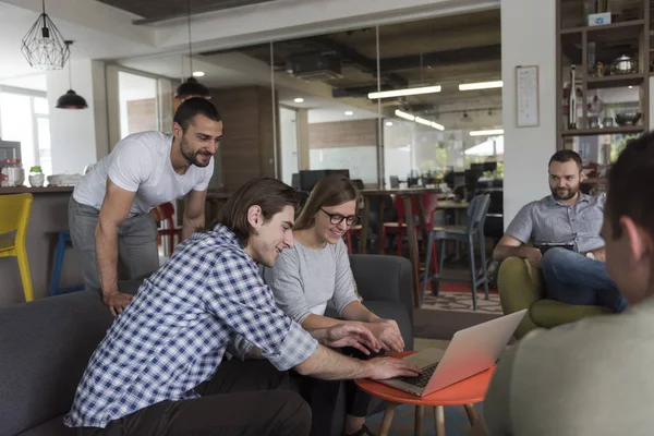 Reunião de equipe e brainstorming — Fotografia de Stock