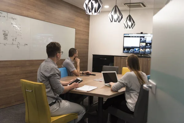 Startup Business Team Brainstormen Vergadering Werken Laptop Tablet Computer — Stockfoto