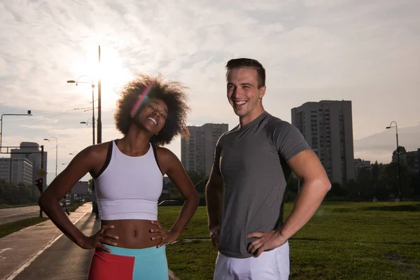 Multiethnische Menschen beim Joggen — Stockfoto