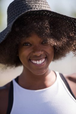 Güzel, Afro-Amerikan bir kadının portresi. 