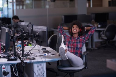 modern genç başarılı Afrikalı-Amerikalı kadın 