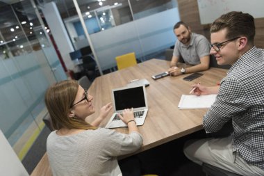 Girişim ekibi toplantıda