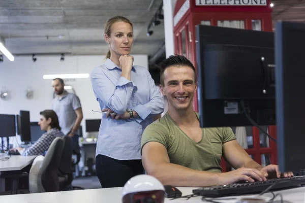 Business couple at office — Stock Photo, Image