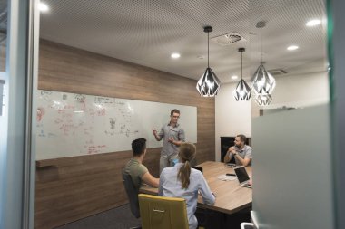 Girişim ekibi toplantıda