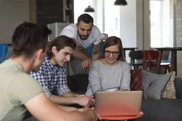 Reunião de equipe e brainstorming — Fotografia de Stock