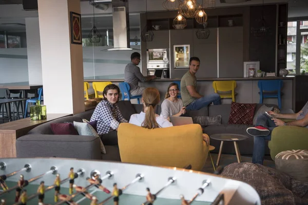 Reunión de equipo y lluvia de ideas —  Fotos de Stock