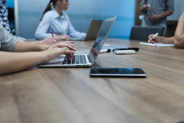 Equipe de negócios de inicialização na reunião — Fotografia de Stock