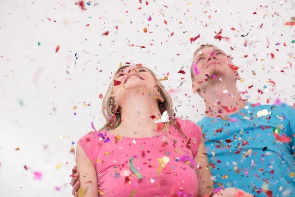 Jovem Casal Romântico Apaixonado Celebrando Soprando Decorações Confete — Fotografia de Stock