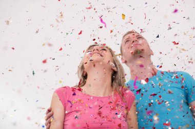 Konfeti partisi mutlu gençler