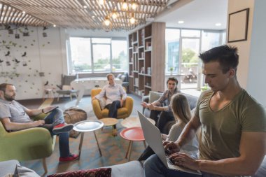 modern ofis iş adamı